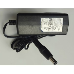 ADAPTADOR AC ARLO / NUMERO DE PARTE 2AAJ012F1 / 332-50042-02 / 12.0V - 1.0A	